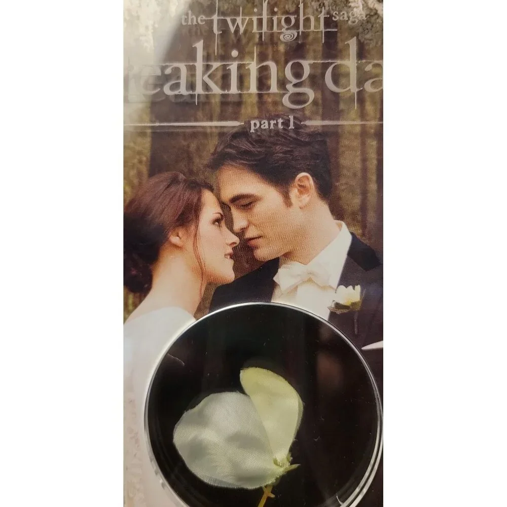 Official Collectible Wedding Photo and Flower Movie Prop from Breaking Dawn Part - Picture 6 of 12